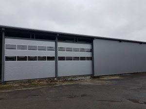 Бургас - Индустриални секционни врати с по 2 остъклени панела 001