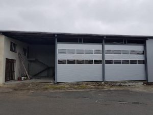 Бургас - Индустриални секционни врати с по 2 остъклени панела 003