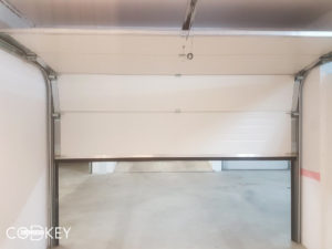 Секционна врата на гаражна клетка в новопостроена кооперация в град София_006
