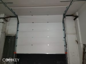 Индустриална секционна врата на автосервиз в град Банкя_004