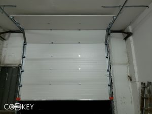 Индустриална секционна врата на автосервиз в град Банкя_005