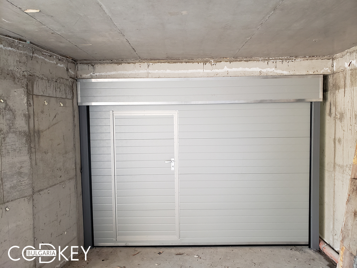 Гаражна секционна врата на подземен паркинг в новострояща се кооперация в град София_05