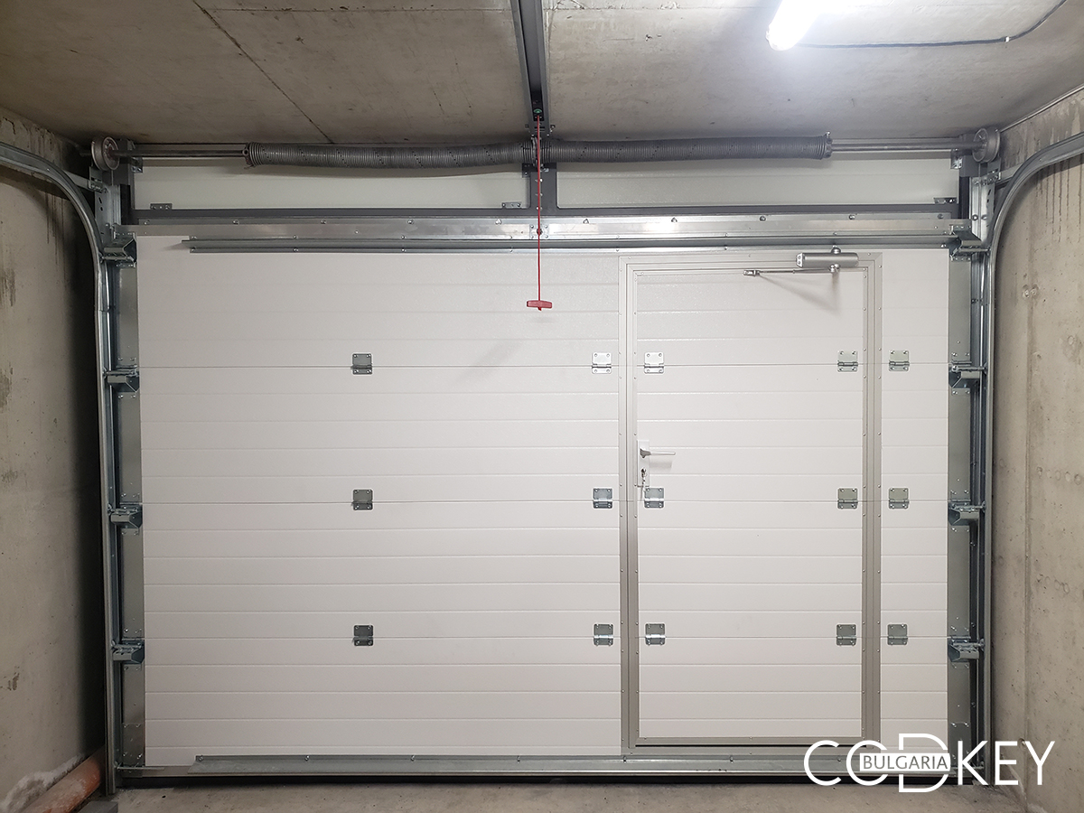 Гаражна секционна врата на подземен паркинг в новострояща се кооперация в град София_11